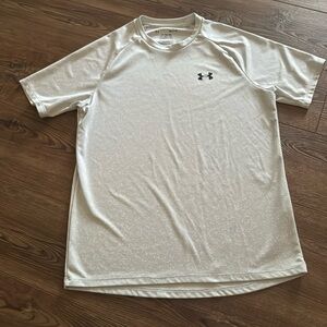 Mens Under Armour tech tee. Siver gray with white speckled print.